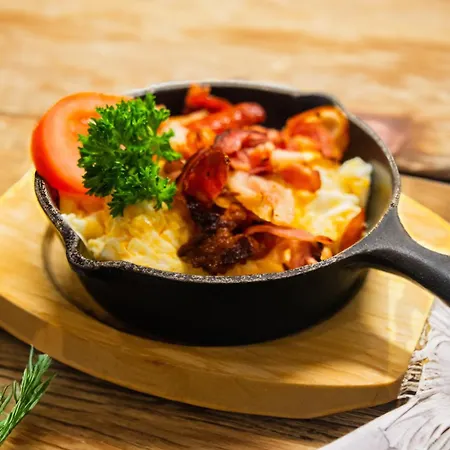 Отель Tulip - Centre 3*